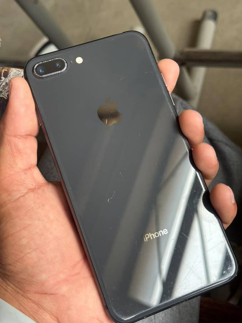 Apple iPhone 8 Plus 2