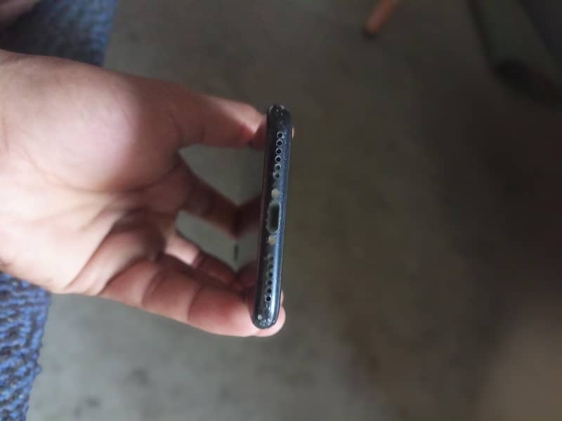 Apple iPhone 7 1