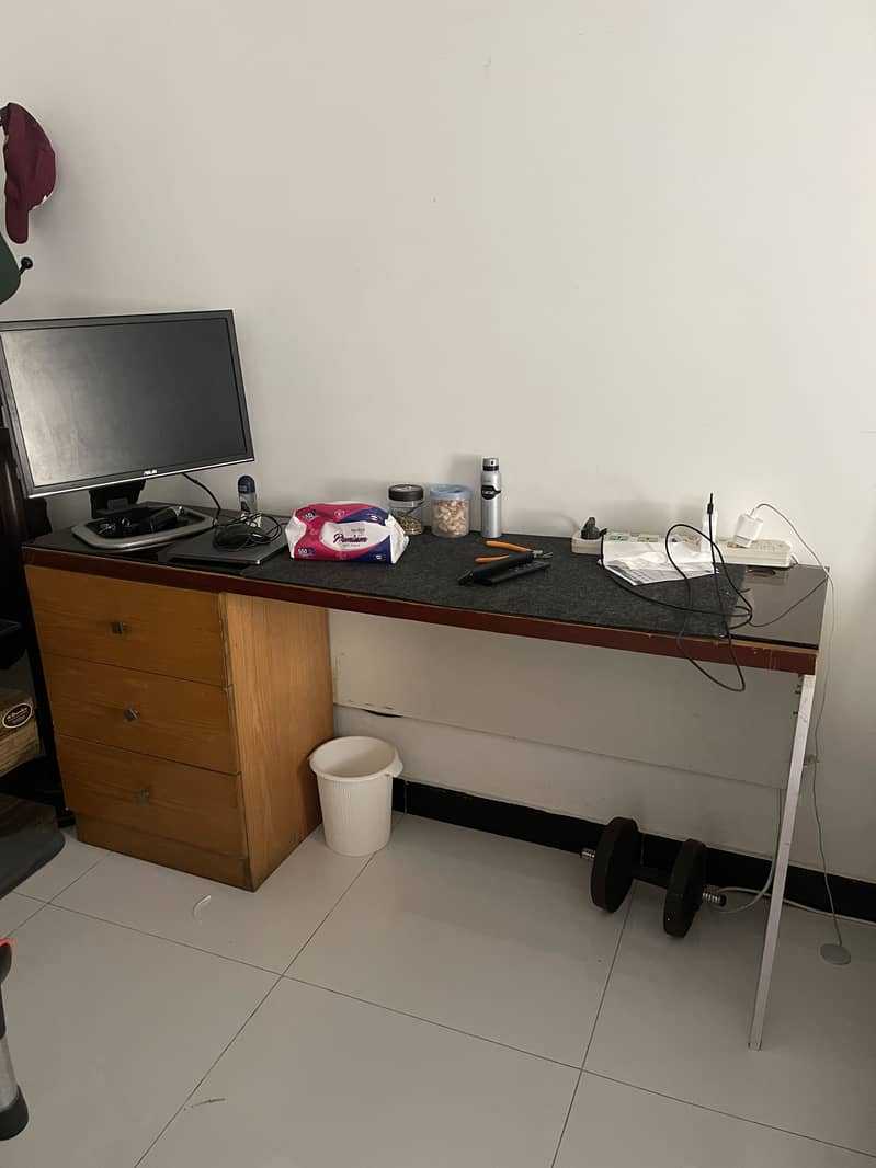 Computer Table for sell Urgent 1