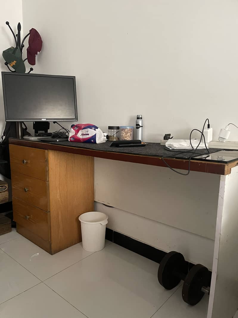 Computer Table for sell Urgent 3