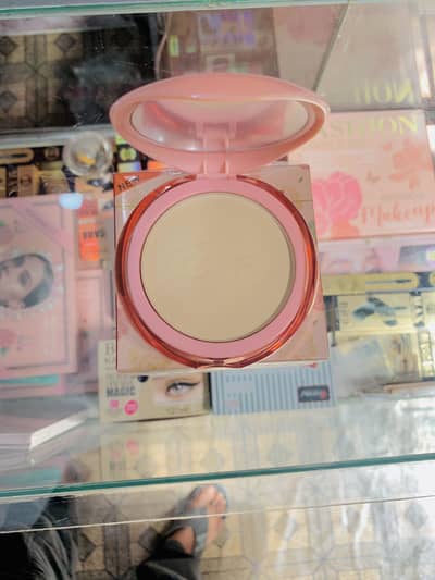 Glamorous Face SPF 35 Two Way Cake⁠