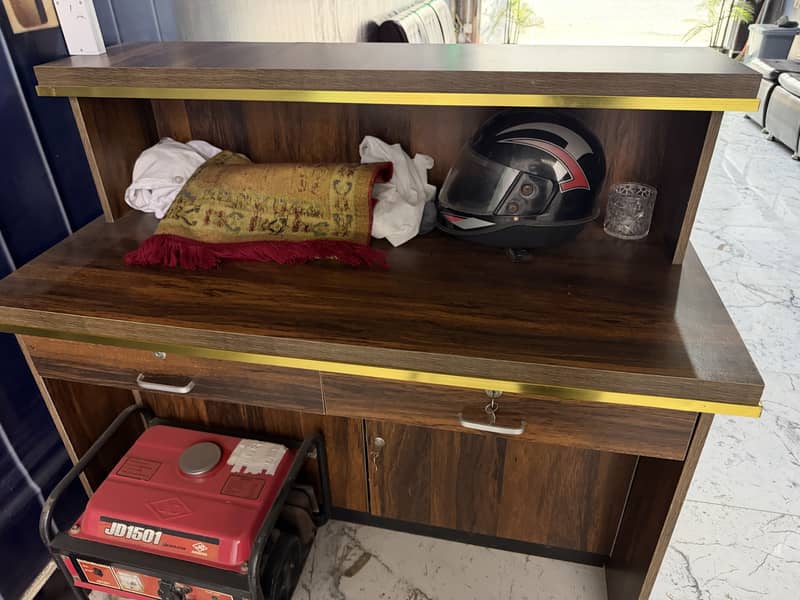 Reception desk 2