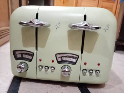 Brand New DeLanghi Toaster
