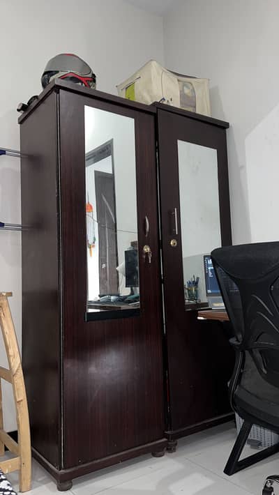 Single door cupboard