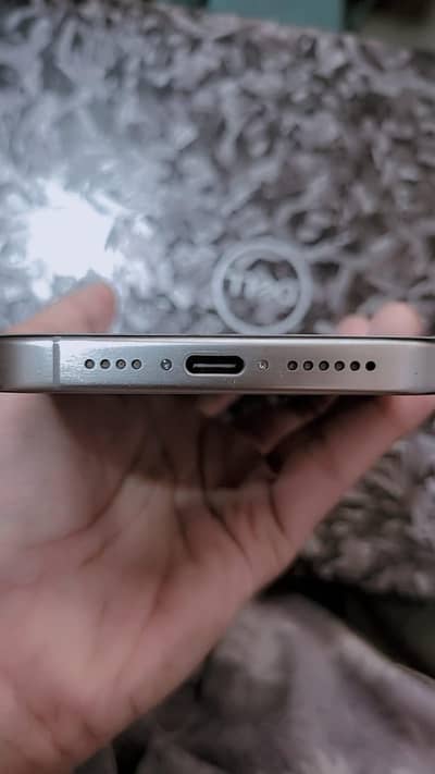 i phone 15 bro Max 1 TB ha battery change bus
