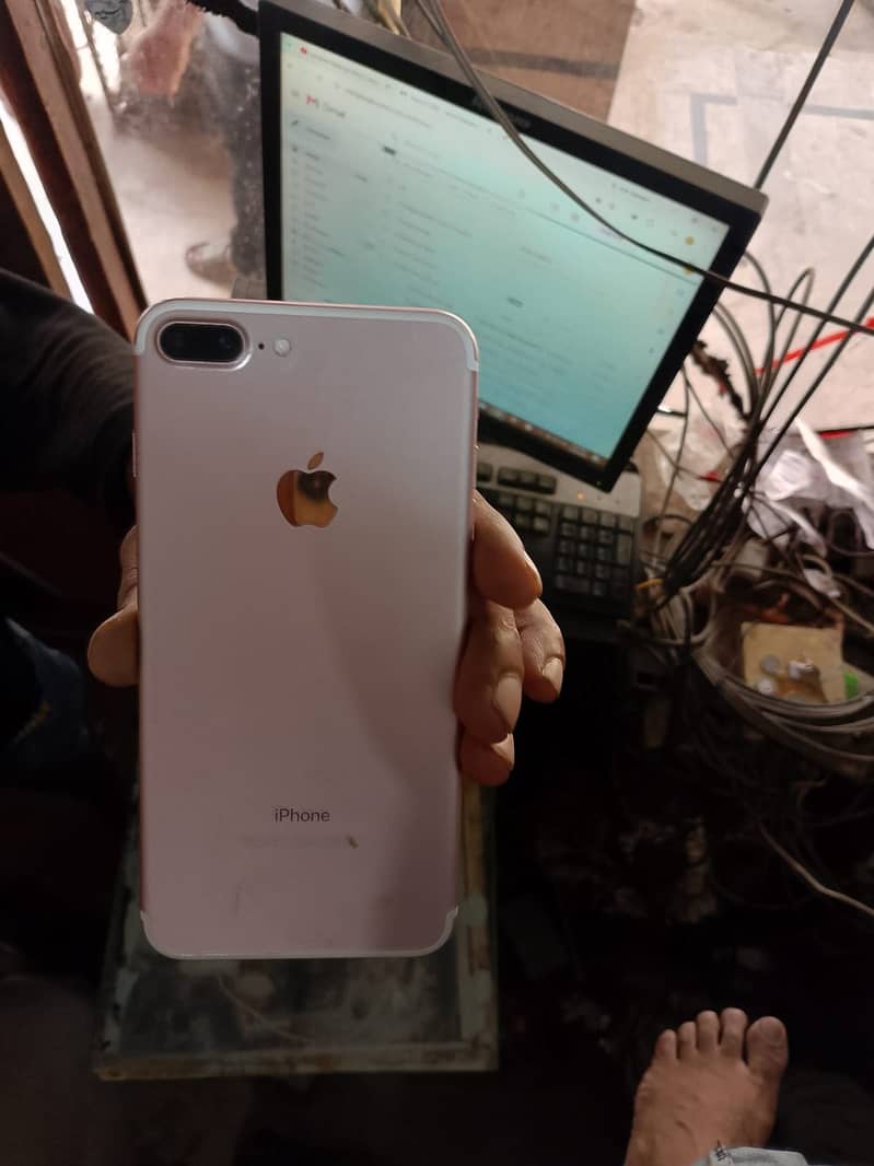 Apple iPhone 7 Plus 1