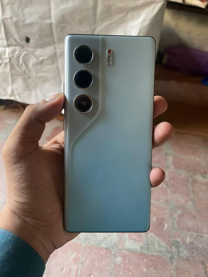 Tecno CAMON 40 Pro 1