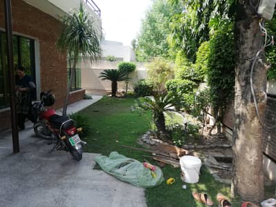 1 Kanal House For Sale In Main Cantt.