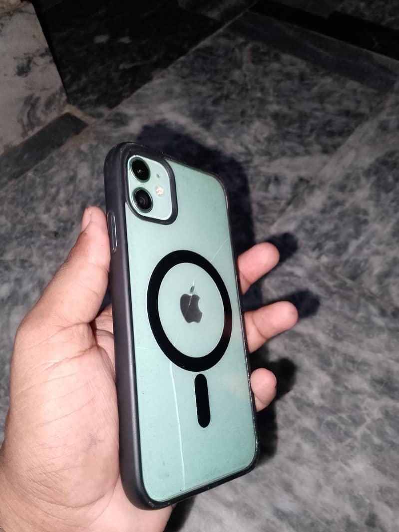 Apple iPhone 11 3