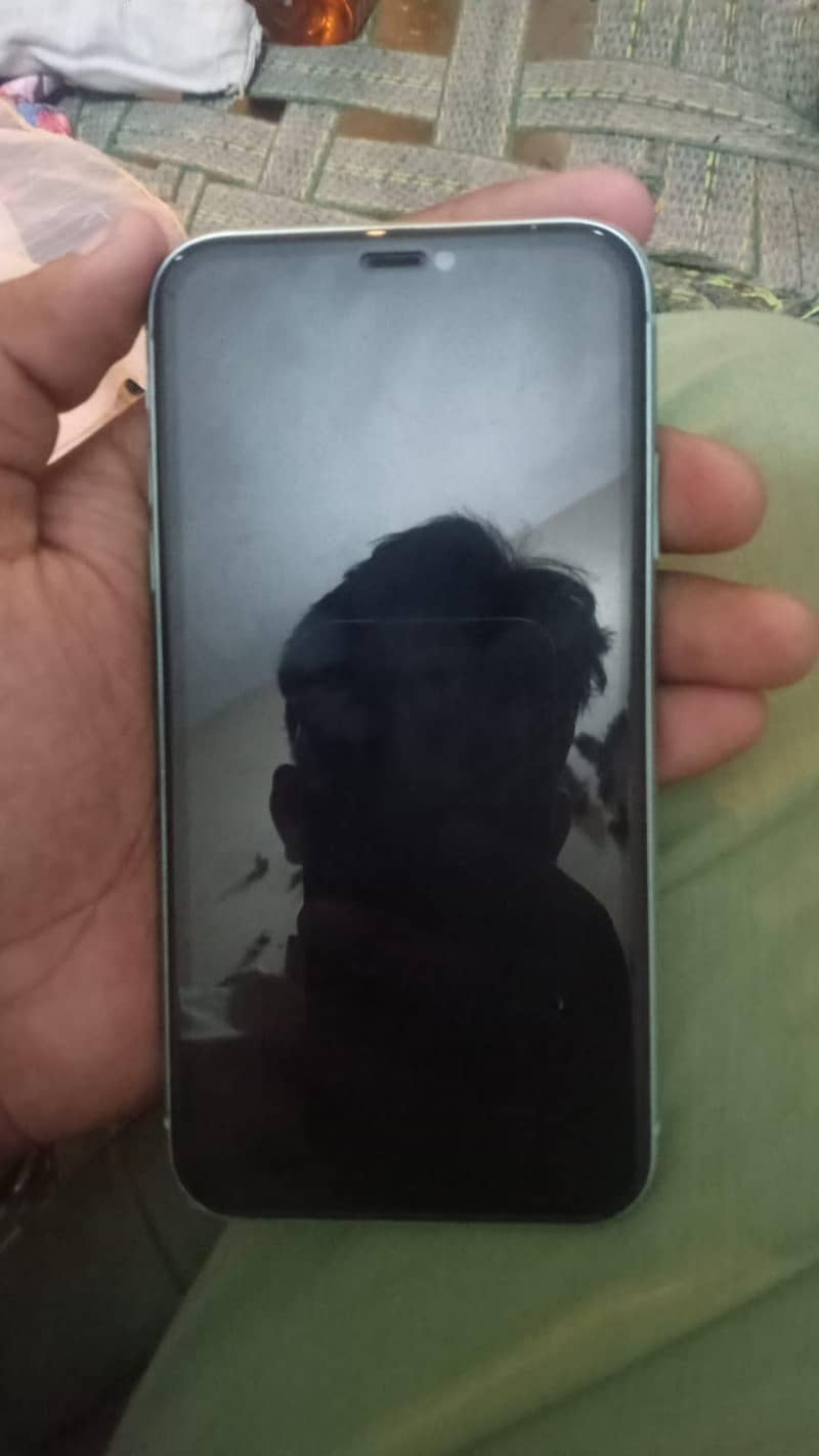 Apple iPhone 11 4