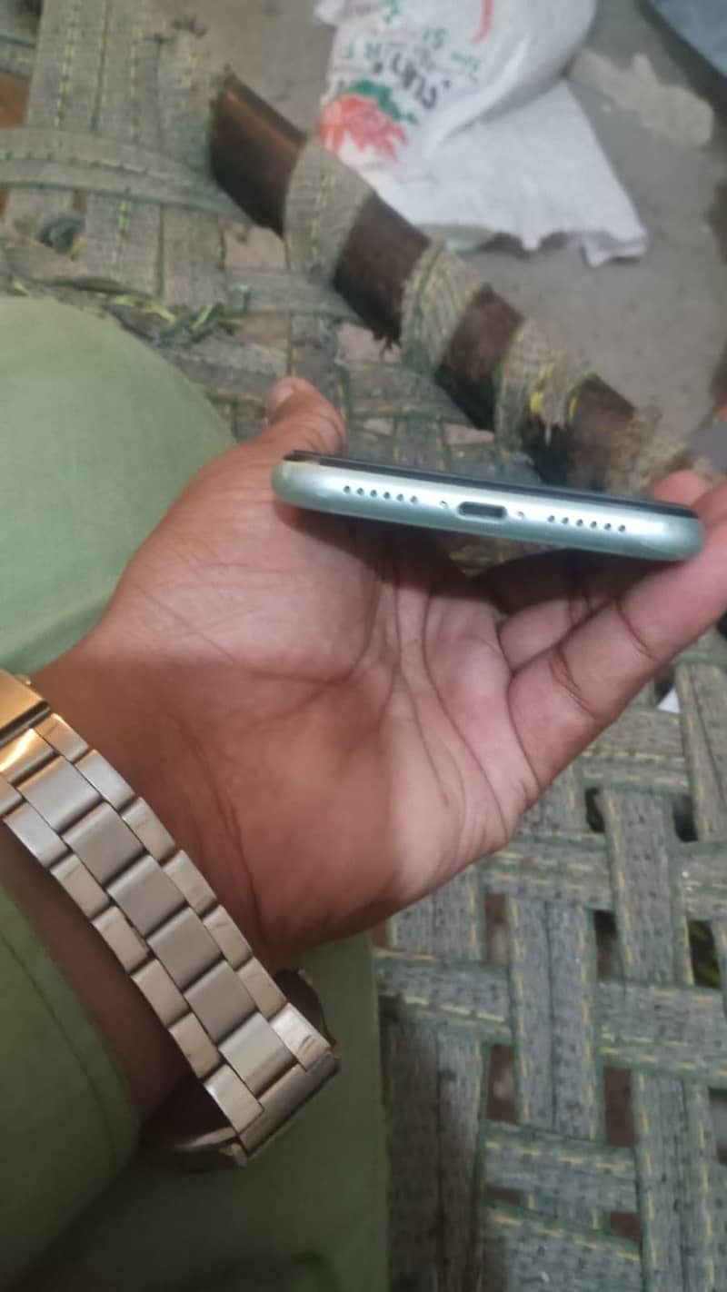 Apple iPhone 11 6