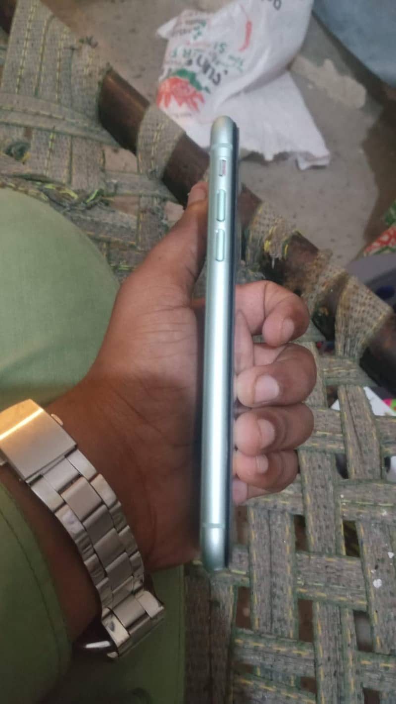 Apple iPhone 11 8