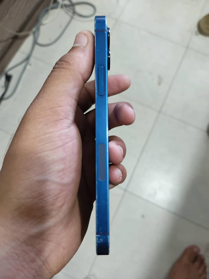 Apple iPhone 12 4