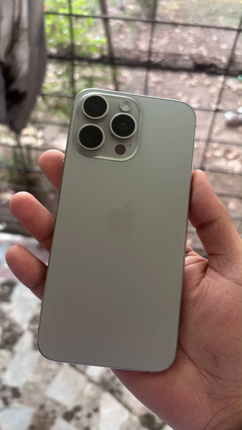 Apple iPhone 15 Pro Max 0