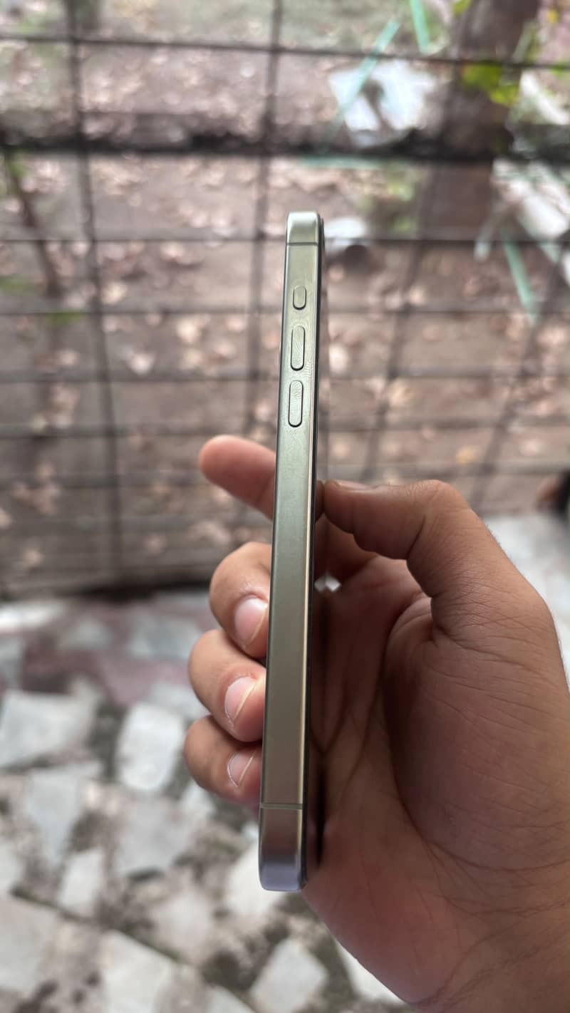 Apple iPhone 15 Pro Max 2
