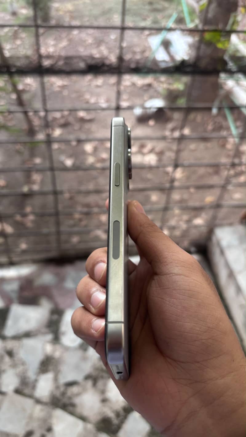 Apple iPhone 15 Pro Max 3
