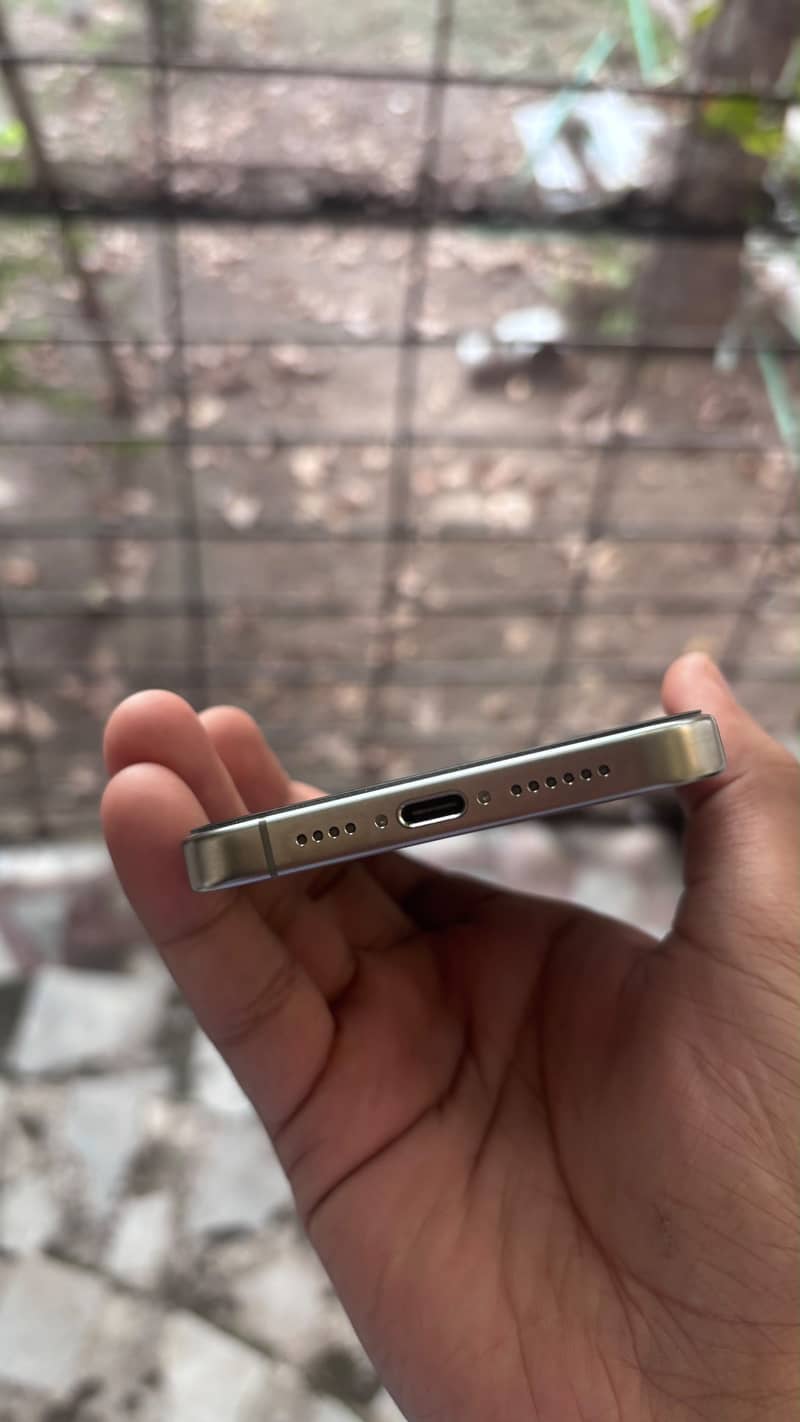 Apple iPhone 15 Pro Max 6
