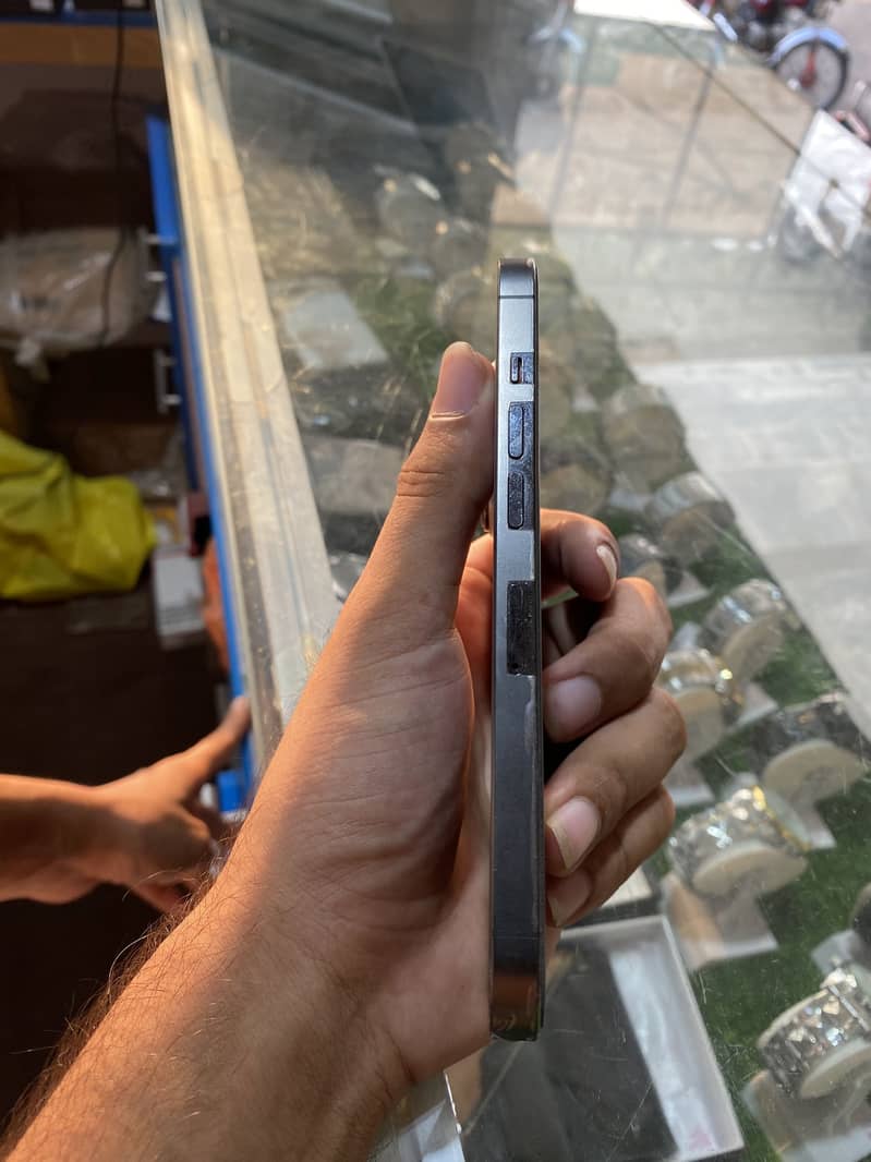 iPhone 13 pro 4
