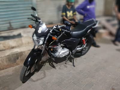 Suzuki gsx 125 black colour