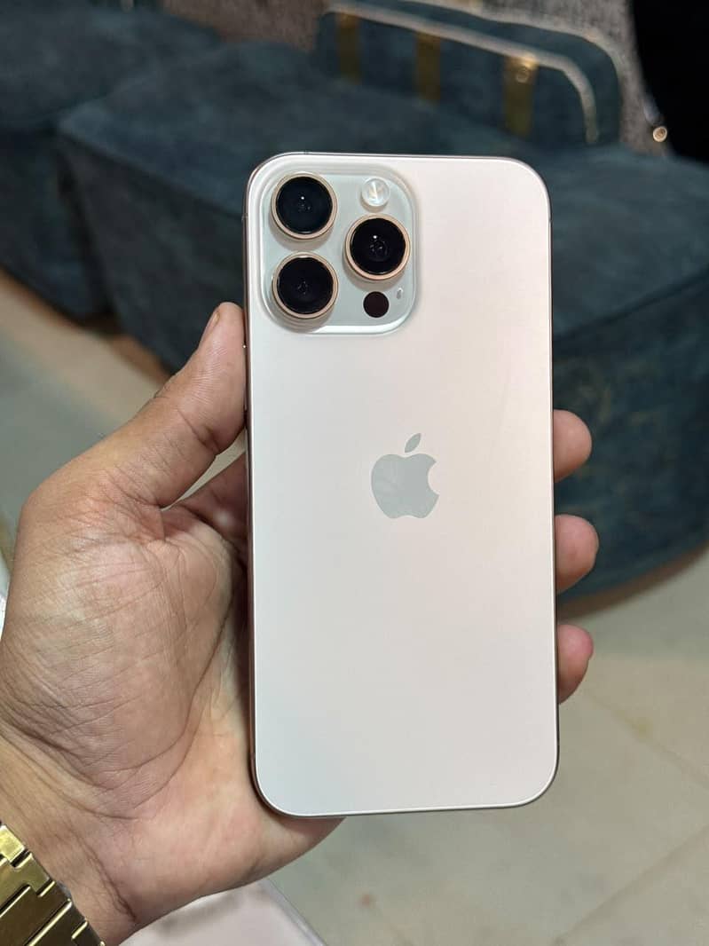 iPhone 16 Pro Max 1