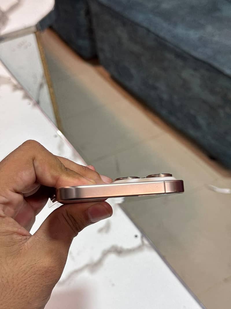 iPhone 16 Pro Max 3
