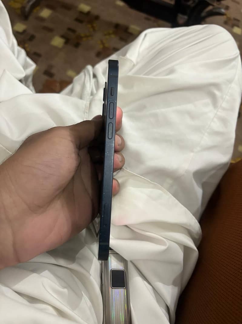 Apple iPhone 12 7