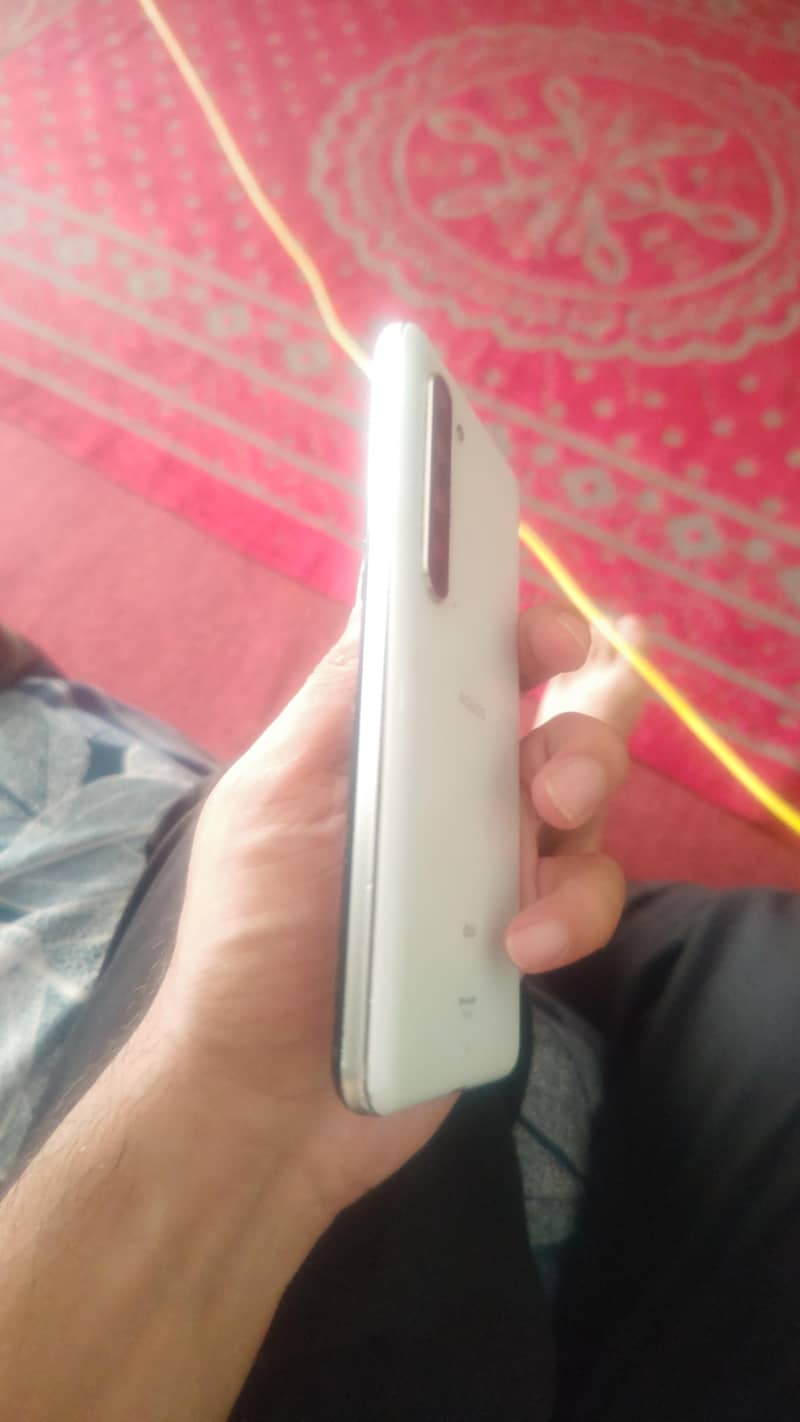 Sharp Aquos R5G 1