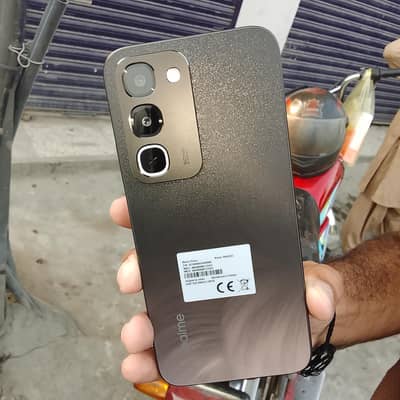 Realme c100
