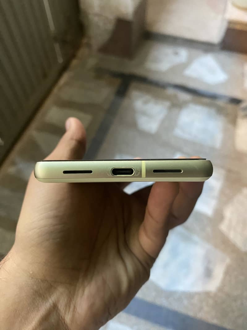 Google Pixel 7 4