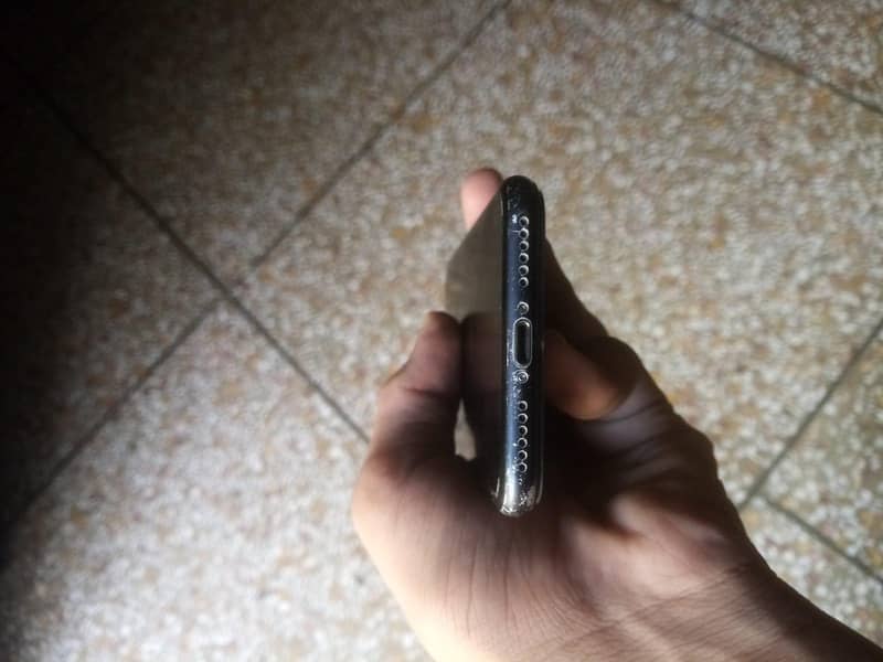 Apple iPhone 7 0