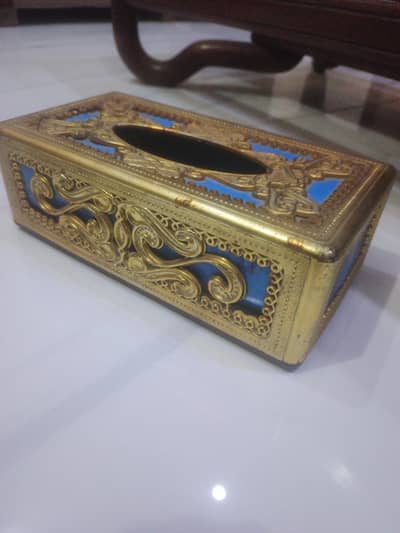 Gold Tissue Box Condition 9/10