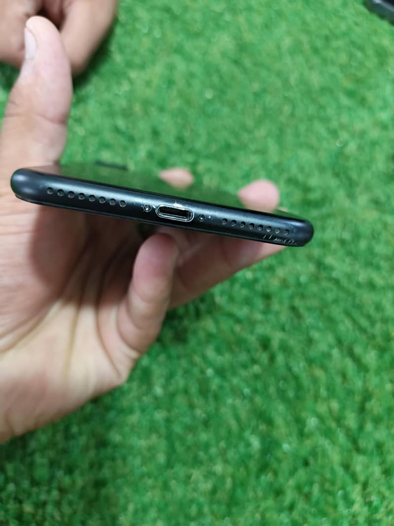 Apple iPhone 7 Plus 0