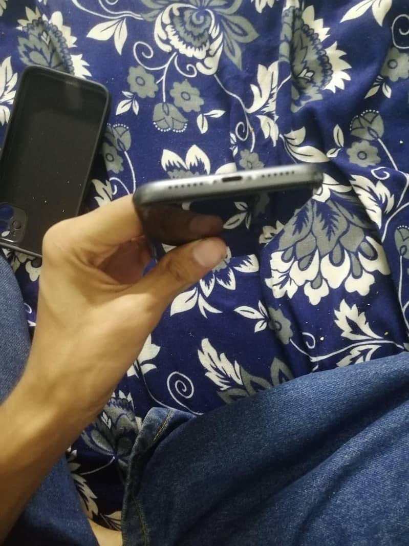Apple iPhone 11 5