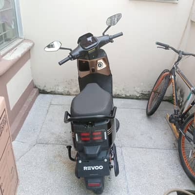 revoo A11 scooty