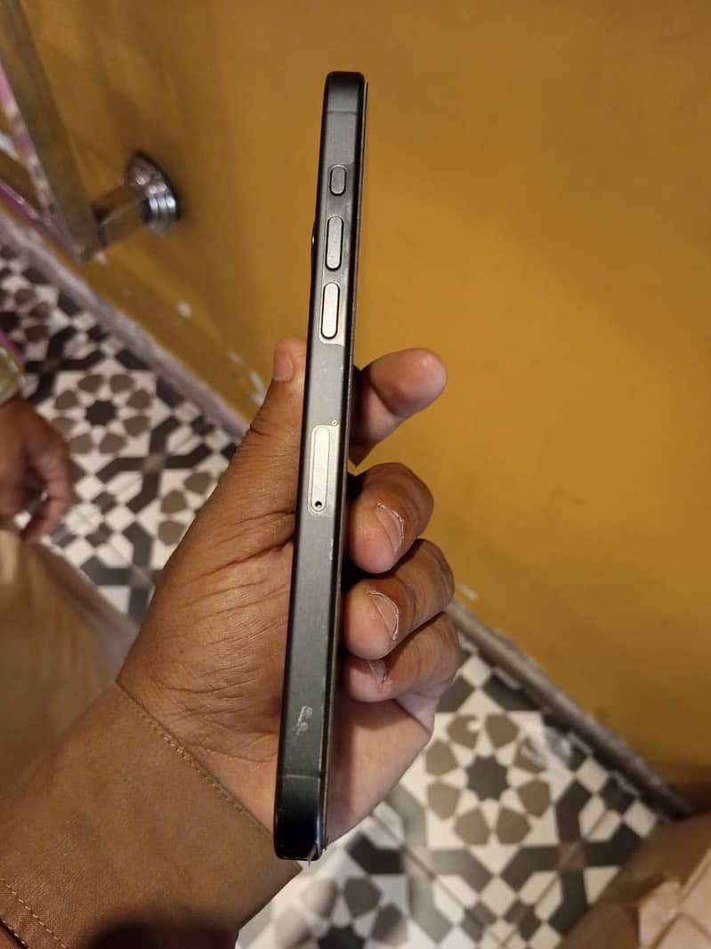 Apple iPhone 15 Pro Max 0