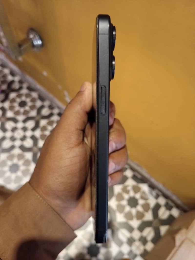 Apple iPhone 15 Pro Max 1