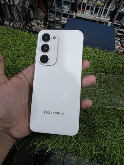 Tecno Spark 40 pro plus