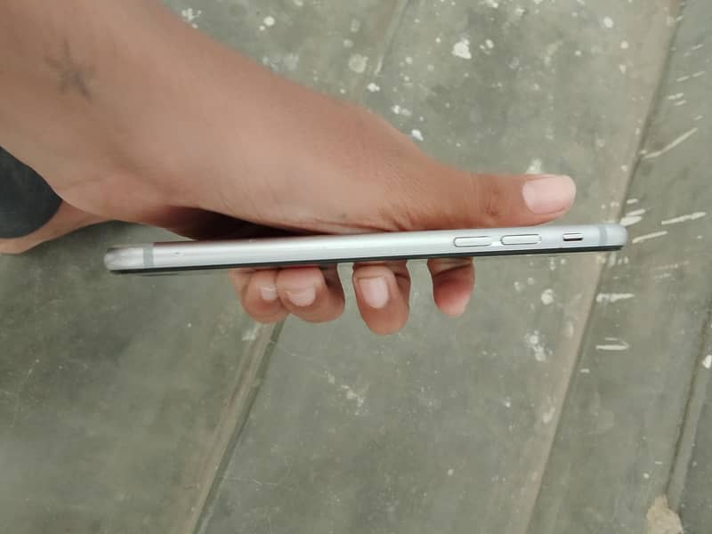 Apple iPhone 6S 4