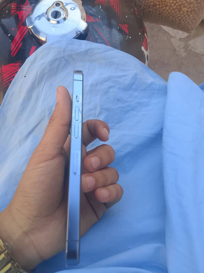Apple iPhone 13 Pro 4