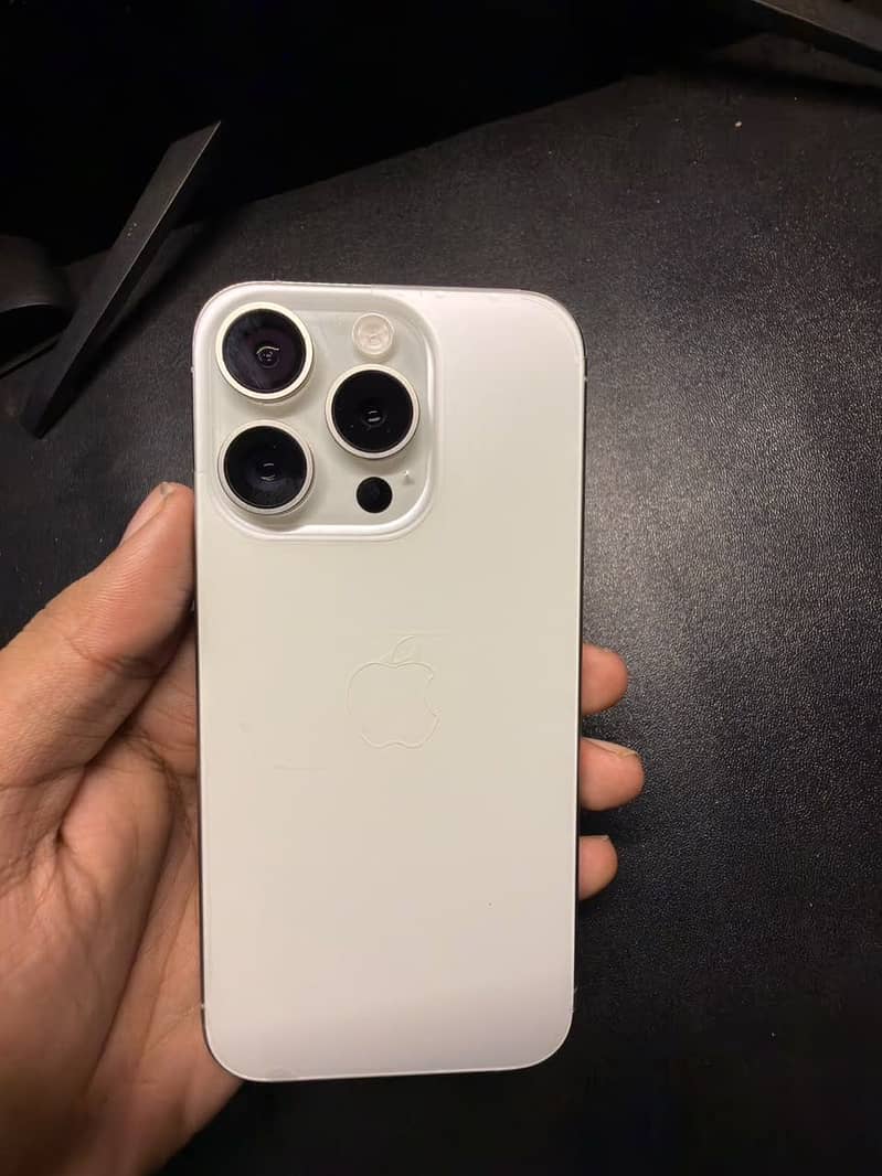Apple iPhone 15 Pro 0