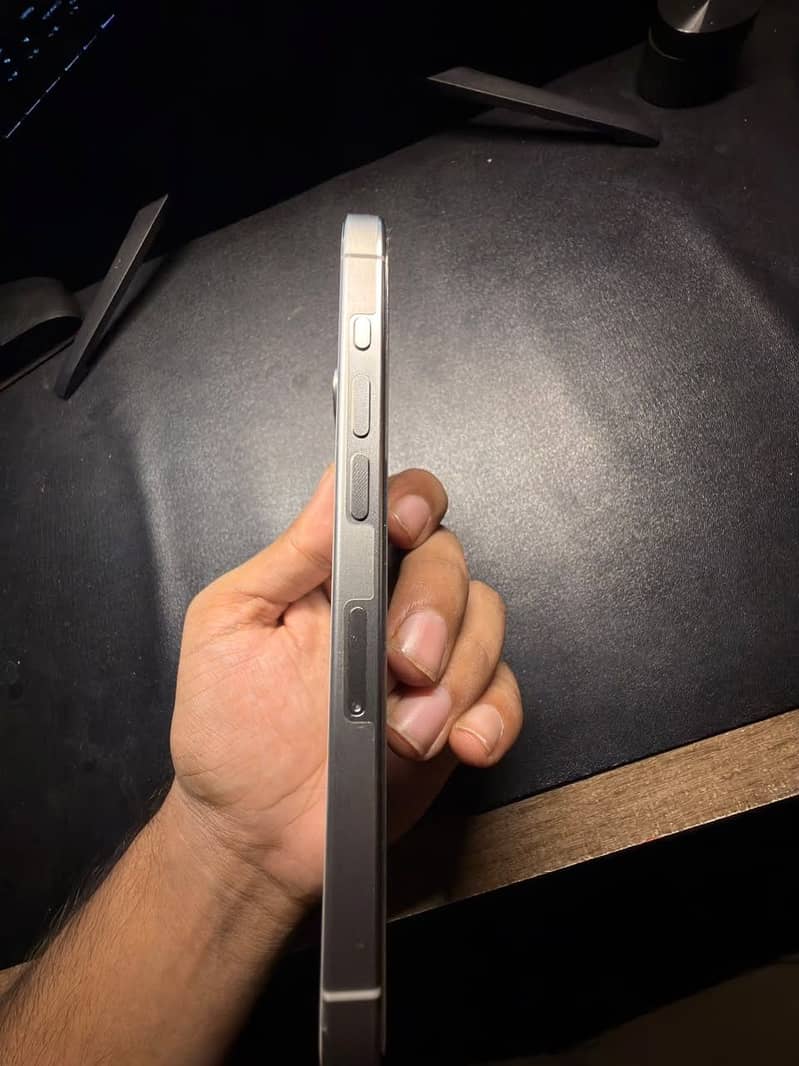 Apple iPhone 15 Pro 2