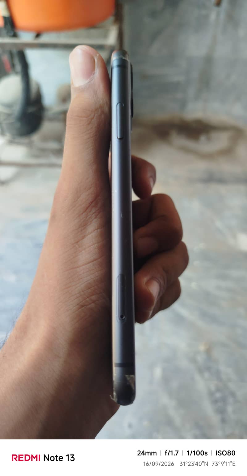 Apple iPhone 11 3