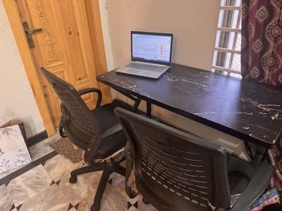 Office chairs and office table