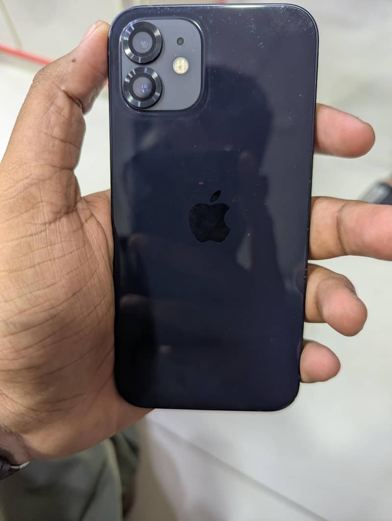 Apple iPhone 12 4