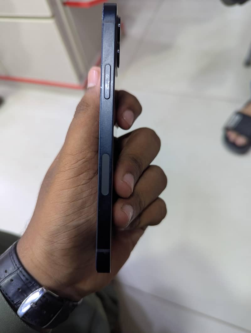 Apple iPhone 12 6