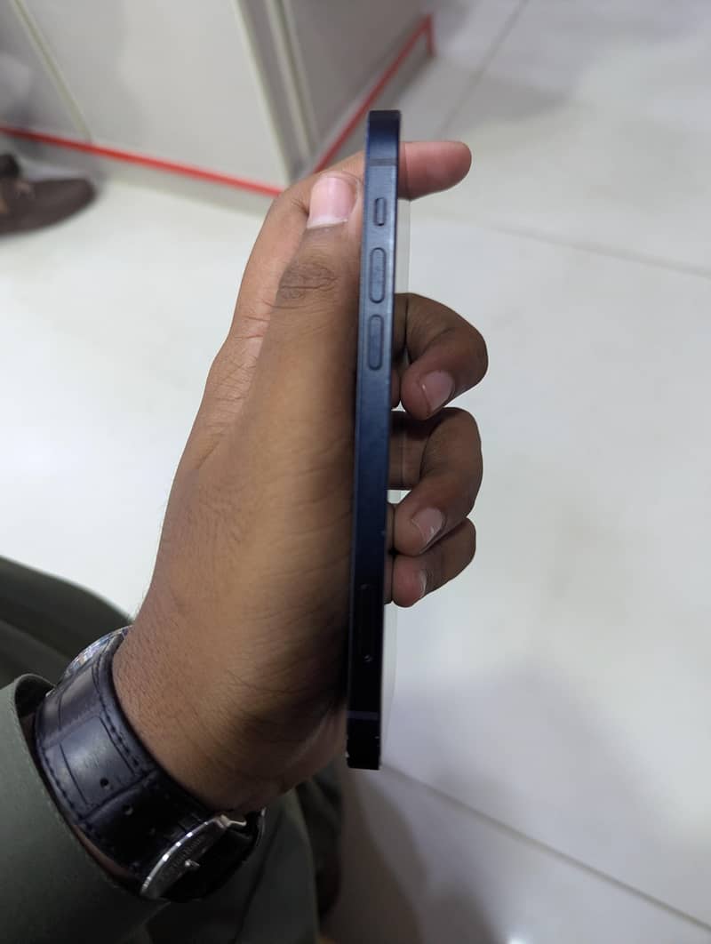 Apple iPhone 12 7