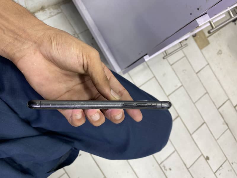 Apple iPhone X 3