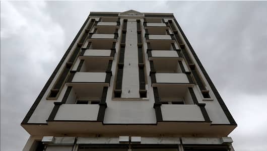 Centrally Located Flat For Sale In Gulshan-E-Maymar Available