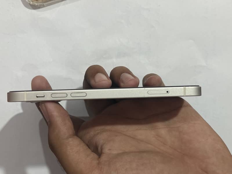 Apple iPhone 12 4