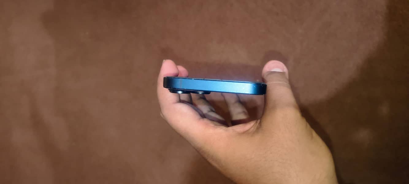Apple iPhone 13 1